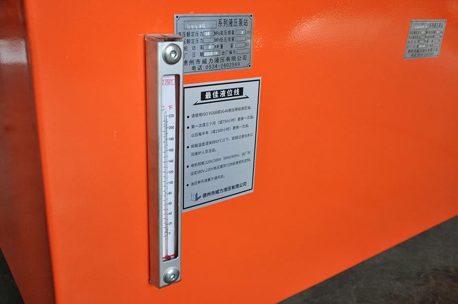 油箱液位計(jì)，可顯示溫度與儲(chǔ)油量